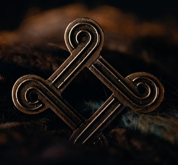 Käpälikkö hiusneula