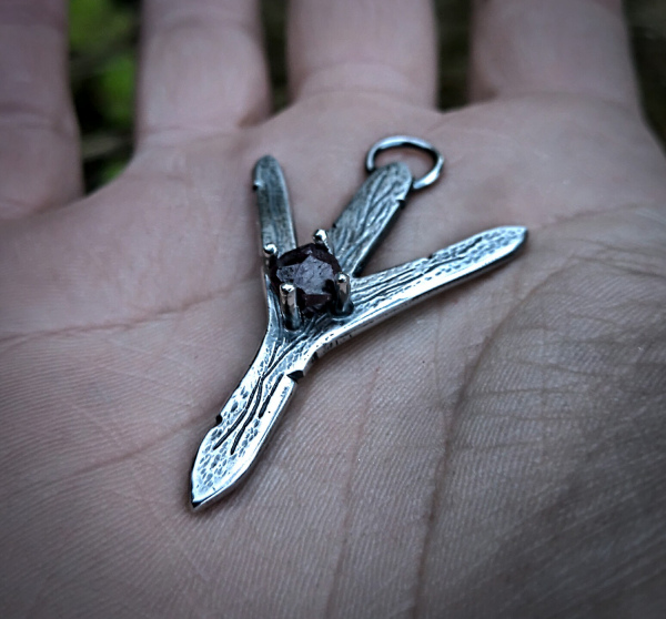 Riimuriipus asiakkaan raakakivellä